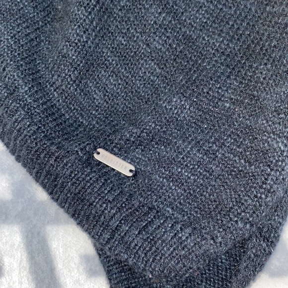 HOLLISTER COLD SHOULDER SWEATER - Picture 4 of 4